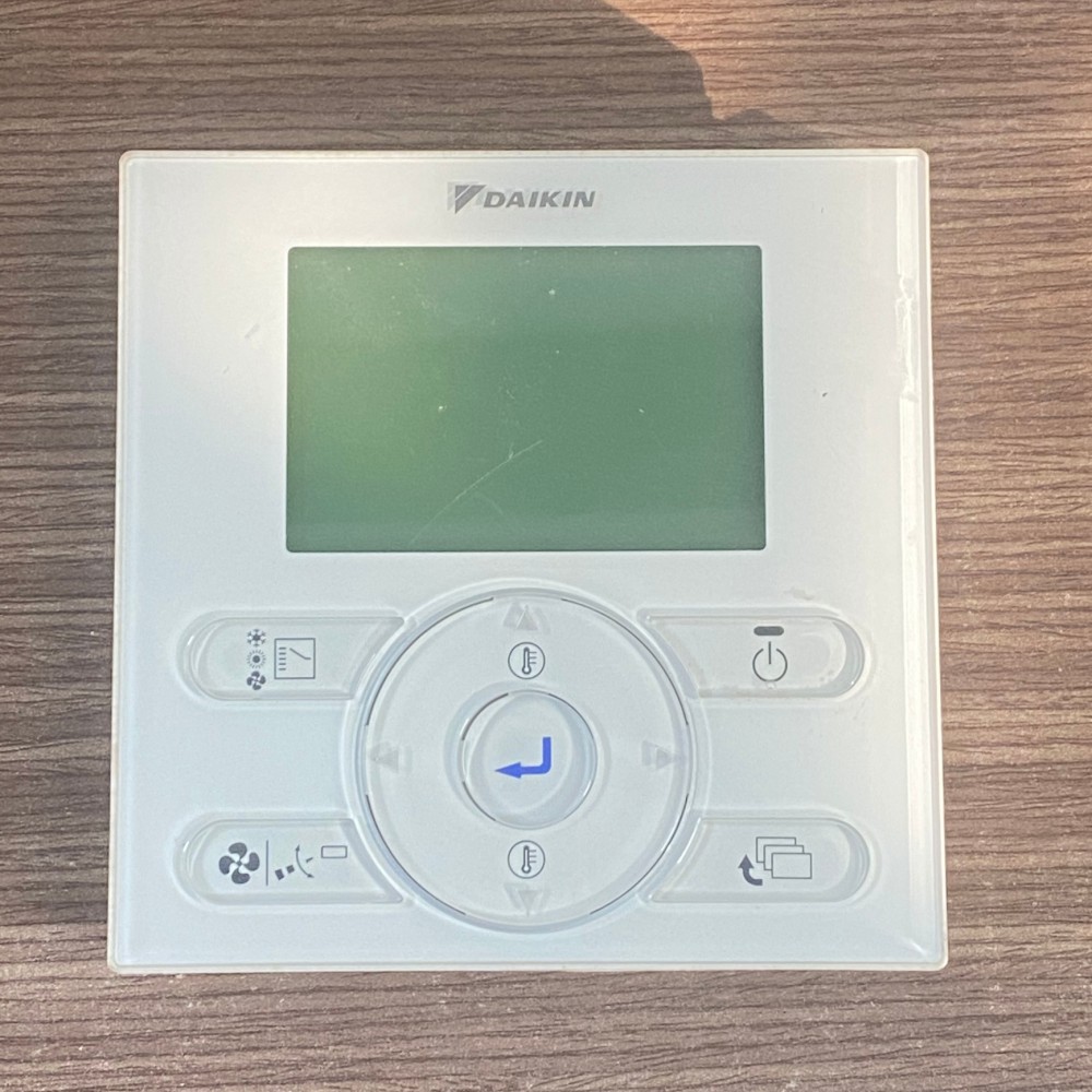 Bảng điều khiển điều hoà Daikin có dây - BRC1E63 slide 2