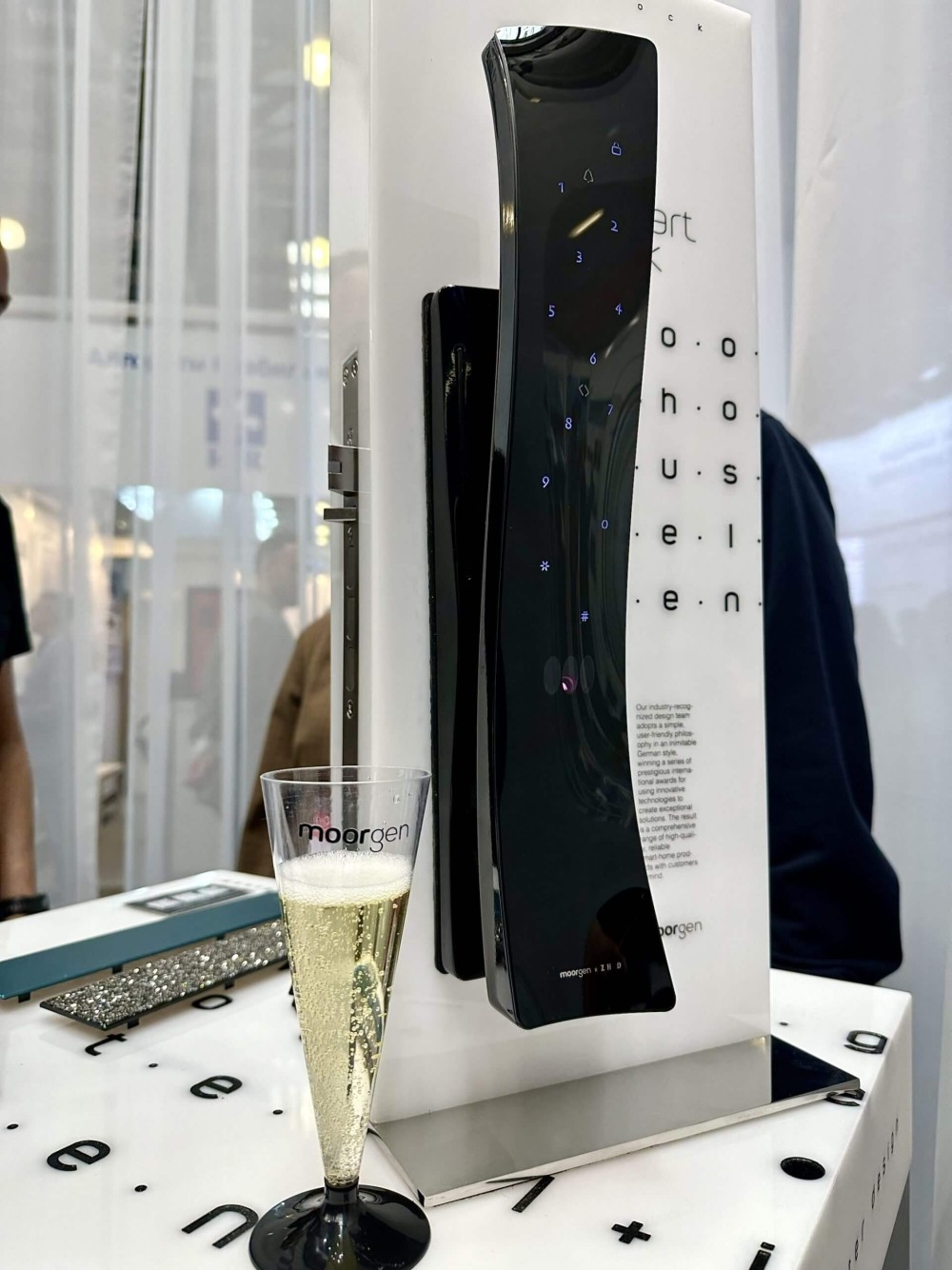 Khóa cửa thông minh vân tay tĩnh mạch T66 Moorgen slide 6