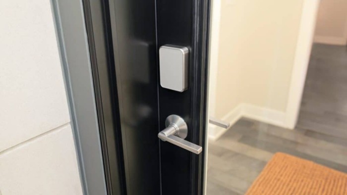 Khóa thông minh hỗ trợ Matter over Thread và công nghệ UWB Schlage