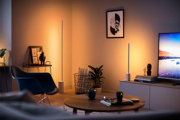 Đèn thông minh Philips Hue có thể tùy chỉnh màu sắc lên đến 16 triệu màu.